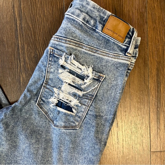 American Eagle Outfitters Light Blue Distressed Jeans SZ 6 Long - Picture 3 of 6
